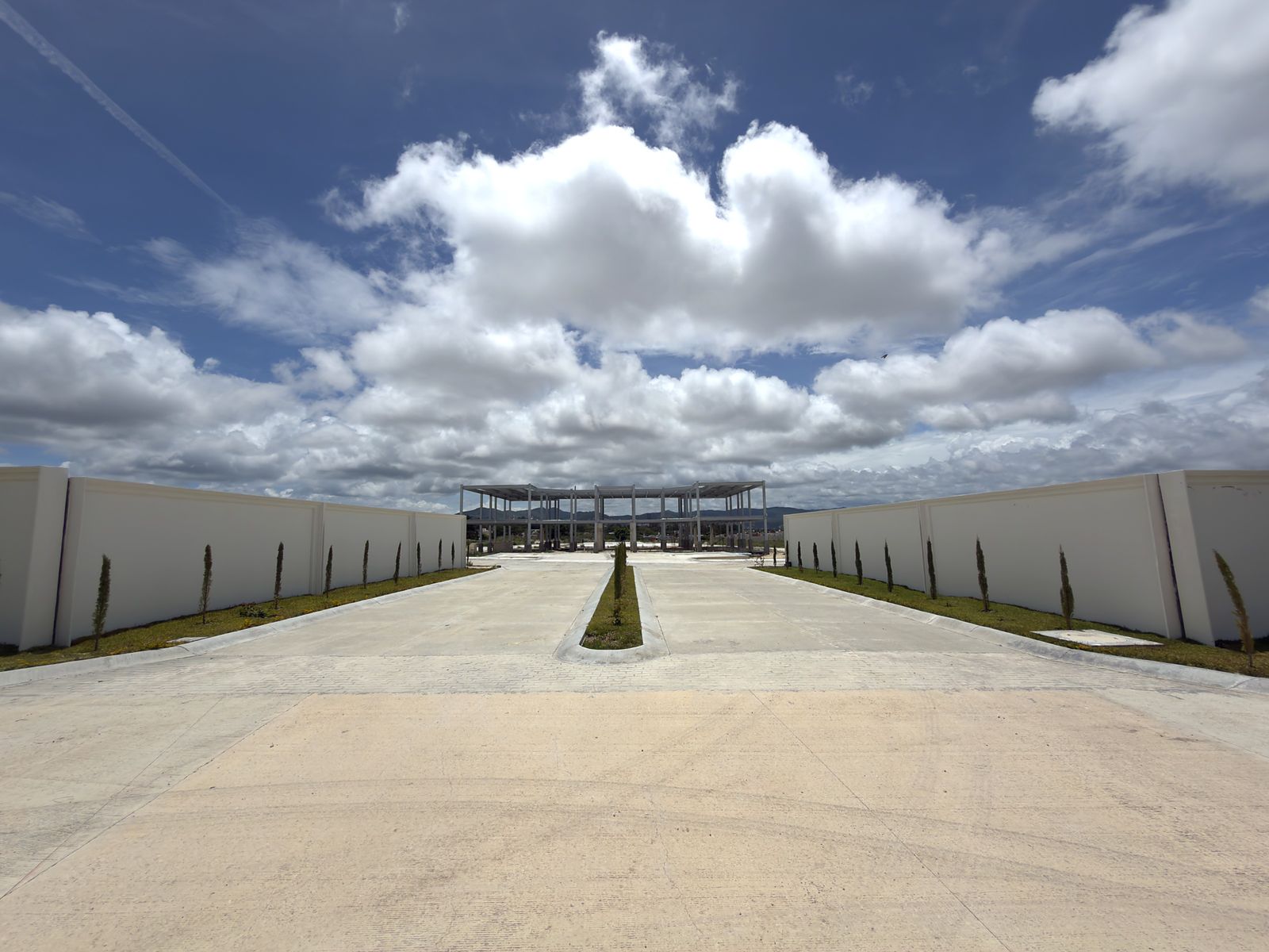 Boulevard de acceso construido